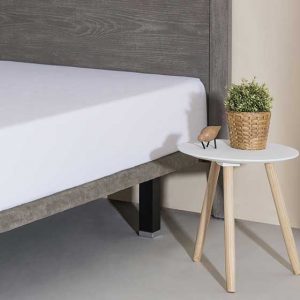 La funda colchón Rizo Elastic Velfont está confeccionada con rizo 100% algodón de la mejor calidad, muy absorbente y elástico. Esta funda garantiza la total higiene del colchón, ya que lo protege íntegramente. Puede colocarse fácilmente gracias a la elasticidad de su tejido y a su cremallera en forma de “U”, que envuelve herméticamente el colchón.